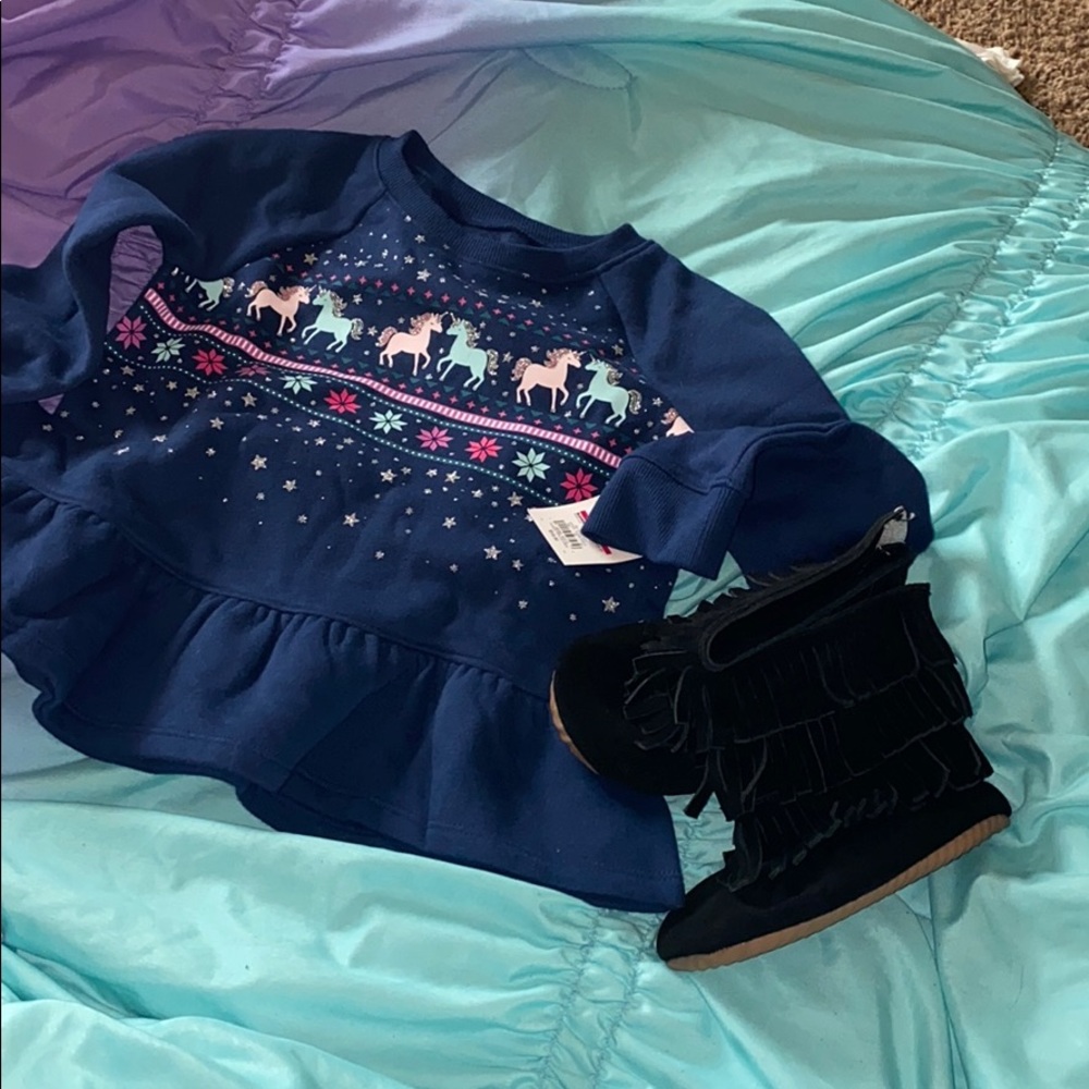 Bundle lot moccasins and sweater bundle lot